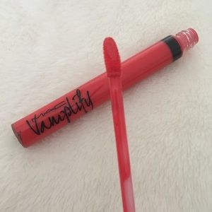 MAC Vamplify Lipgloss